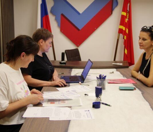 Региональный избирком принял документы для выдвижения кандидата в депутаты Смолоблдумы Капустина Александра